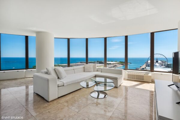 01_505NLakeShoreDrive_1704_1_LivingRoom_MRED_2000x1333