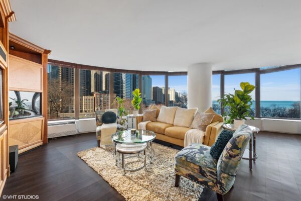 01_505NLakeShoreDrive_503_1_LivingRoom_MRED_2000x1333