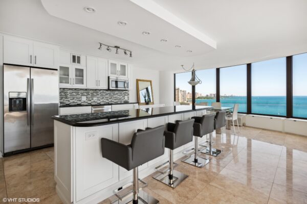 02_505NLakeShoreDrive_1704_5_Kitchen_MRED_2000x1333
