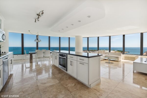 03_505NLakeShoreDrive_1704_177002_Kitchen_MRED_2000x1333