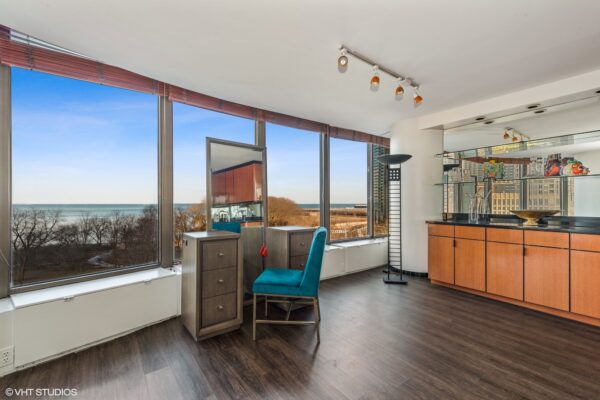 05_505NLakeShoreDrive_503_2_DiningRoom_MRED_2000x1333
