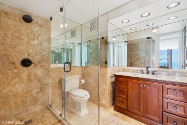 08_505NLakeShoreDrive_1704_8_Bathroom_MRED_2000x1333