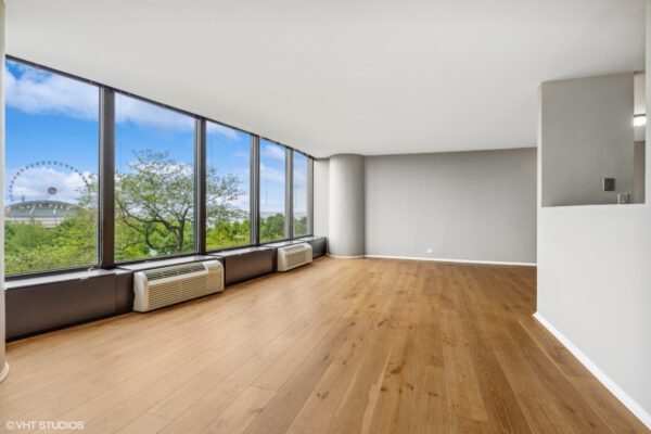 01_505NLakeShoreDrive405_1_LivingRoom_MRED_2000x1333