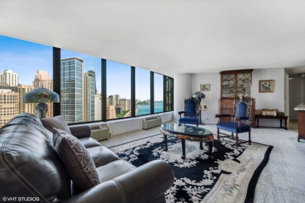 01_505NLakeShoreDrive_Unit2901_165_LivingRoom_MRED_2000x1333 01_505NLakeShoreDrive_Unit2901_165_LivingRoom_MRED_2000x1333