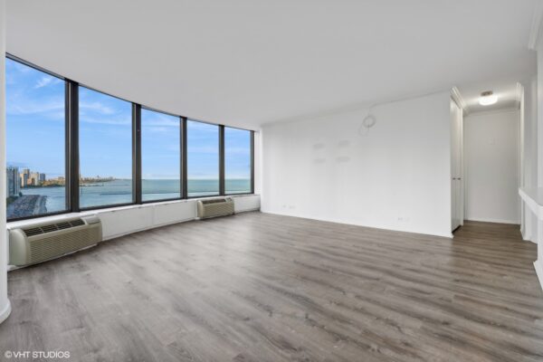 02_505NLakeShoreDr2116_165_LivingRoom_MRED_2000x1333
