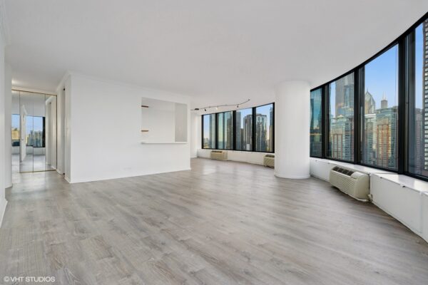 03_505NLakeShoreDr2116_10001_LivingRoom_MRED_2000x1333