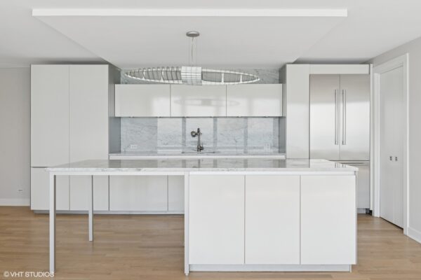 03_505NLakeShoreDr_5908_177001_Kitchen_MRED_2000x1333