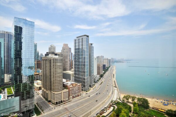 03_LPT505NLakeShoreDrive_87_LakeView_MRED_2000x1333