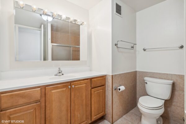 08_505NLakeShoreDrive405_8_Bathroom_MRED_2000x1333