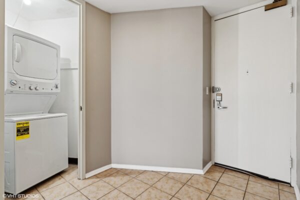 09_505NLakeShoreDrive405_44_LaundryRoom_MRED_2000x1333