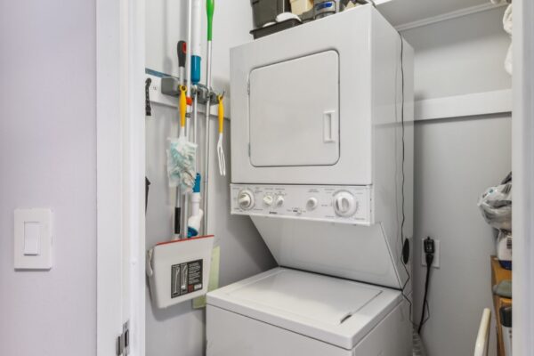09_505NLakeShoreDrive_Unit2901_44_LaundryRoom_MRED_2000x1333 09_505NLakeShoreDrive_Unit2901_44_LaundryRoom_MRED_2000x1333