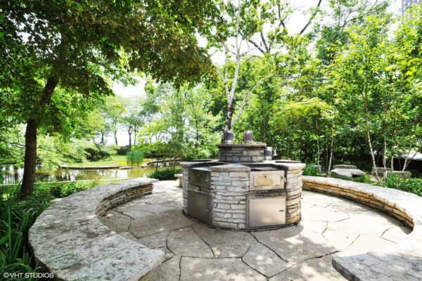 19_LPT505NLakeShoreDrive_345_BarbequePicnicArea_MRED_2000x1333