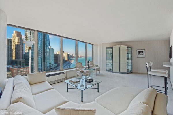 1_505NLakeshore_Unit1801_1_LivingRoom_MRED_2000x1333