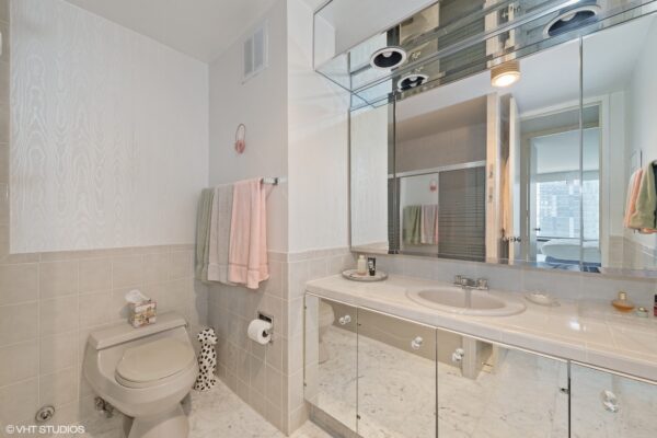 6_505NLakeshore_Unit1801_8_Bathroom_MRED_2000x1333